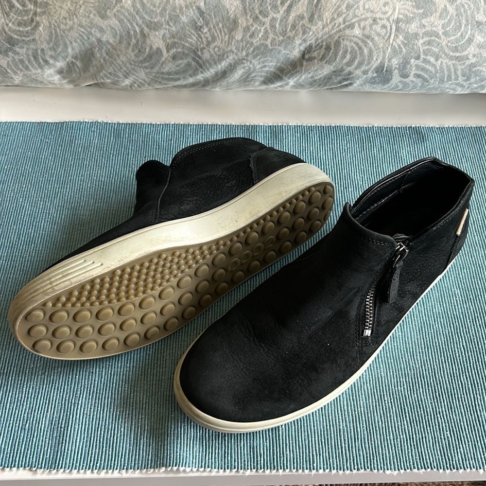 Ecco Soft 7 Low Cut Zip Bootie